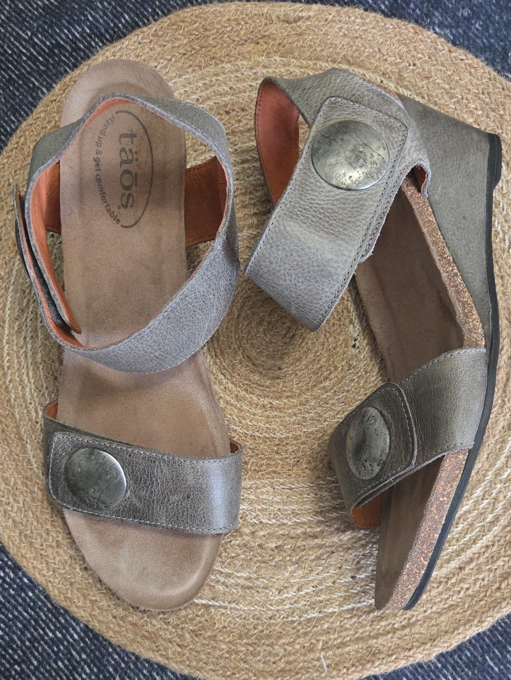 Taos Footwear Pewter Leather Wedge Sandals Size 10-10.5